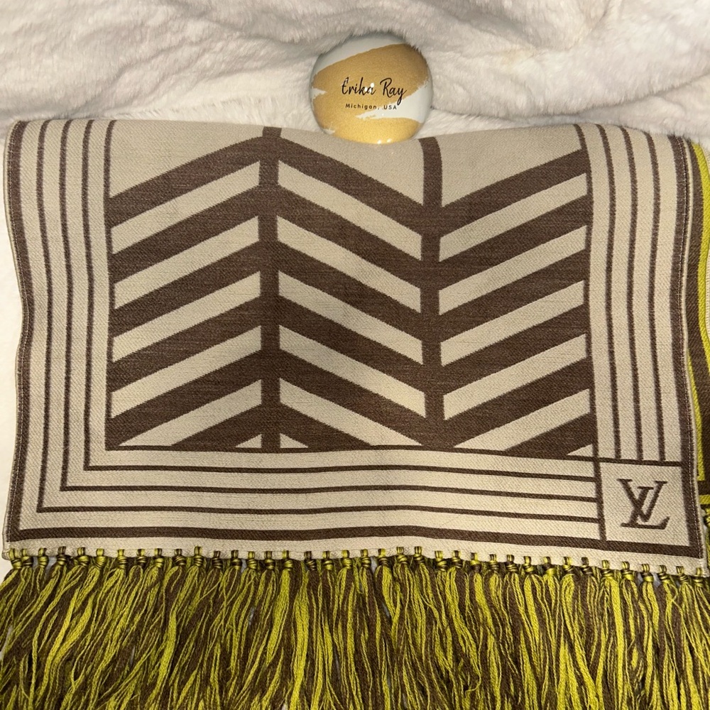 Louis Vuitton Brown & Green Chevron Wool Scarf - Picture 3 of 16